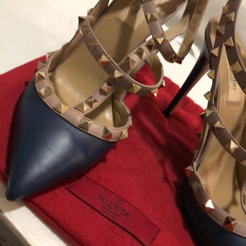 Valentino Garavani rockstud caged pump
